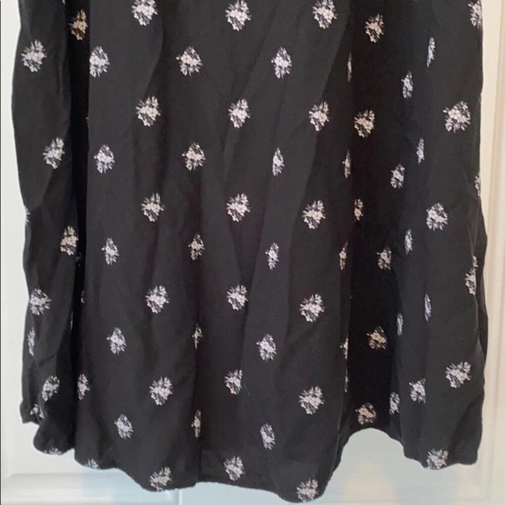Old Navy Black Ruffled Sleeve Dress - Picture 2 of 7